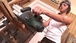 Ее перерыв удовольствия! - порно видео