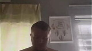 Немного времени наедине со своей игрушкой - порно видео
