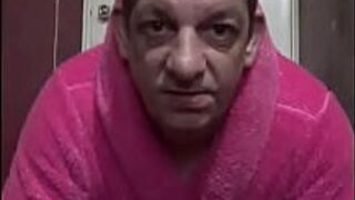 бисексуальный гей Марк Райт так сильно любит свою мочу, что его не особо беспокоит, соленая она сладкая или кислая - порно видео