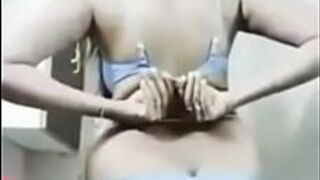 Снятие платья в спальне - порно видео
