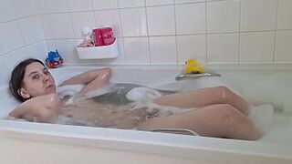 Время купания с ангелом - порно видео