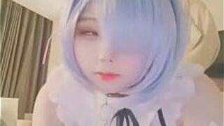 Уууууси в косплее Рем так жестко трахается - порно видео
