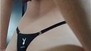 Секретарша соблазняет своего босса на совещании по телефону. Посмотрите, что происходит... - порно видео