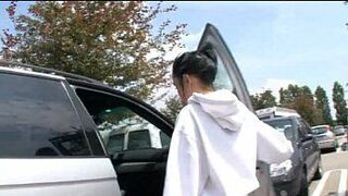 Чудовищный белый член для молодой проститутки - порно видео