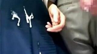 Японский общественный автобус мастурбирует - порно видео