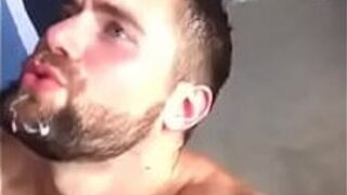 сосание и промывание спермы во рту - порно видео