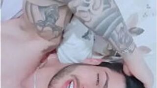 мальчик хочет соблазнить меня - порно видео